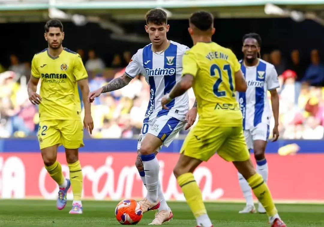 jnh-国际比赛日那不勒斯备战西甲，绝杀压哨细节曝光，更衣室稳定，团队化学反应显著的简单介绍